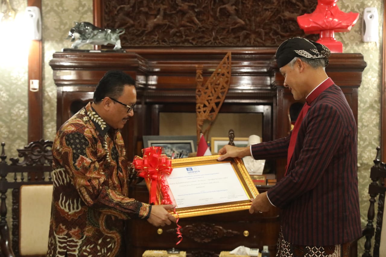 Arsip Nasional RI Serahkan Sertifikat Unesco kepada PRC dr Soeharso