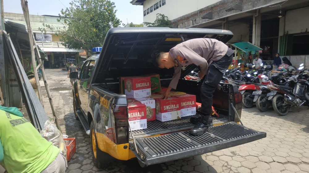Menjelang Nataru, Polres Grobogan Sita Ribuan Botol dan 10 Jerigen Miras