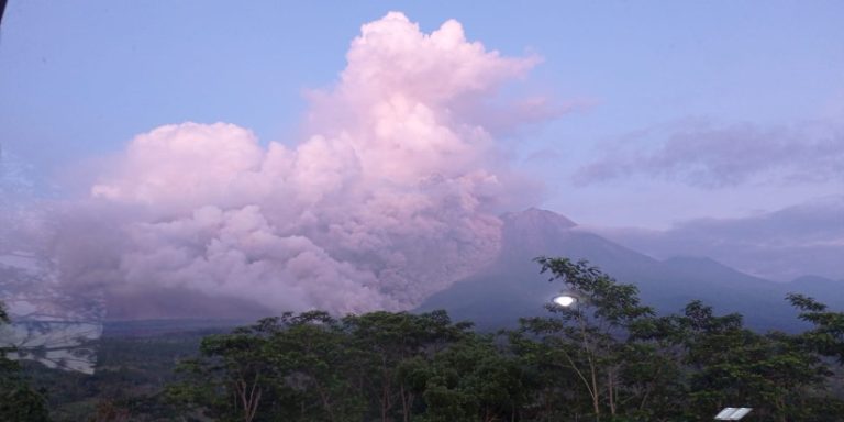 Pengungsi APG Gunung Semeru Jadi 699 Jiwa
