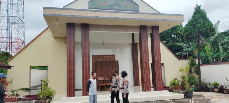 Personel Ops Lilin Candi Tingkatkan Patroli Gereja