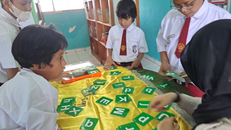 Mahasiswa Kampus Mengajar Dampingi Pembelajaran Anak Berkebutuhan Khusus di Sekolah Inklusi  