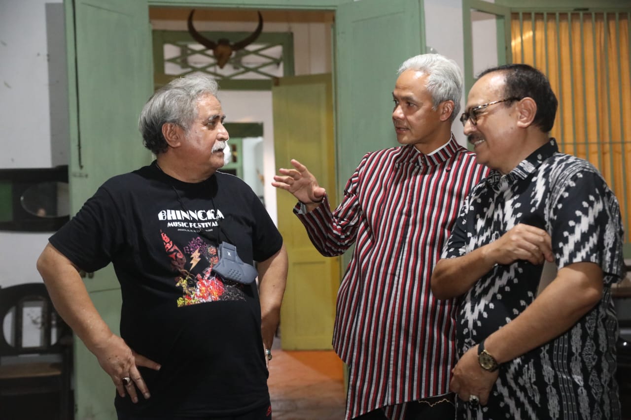 Ketika Ganjar Sambangi Slamet Rahardjo di Sanggar Teater Populer