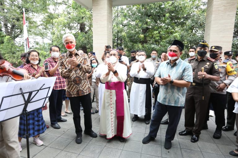 Bersama Ganjar Pantau Natal, Gus Yasin: Jadikan Momen Merawat Kerukunan