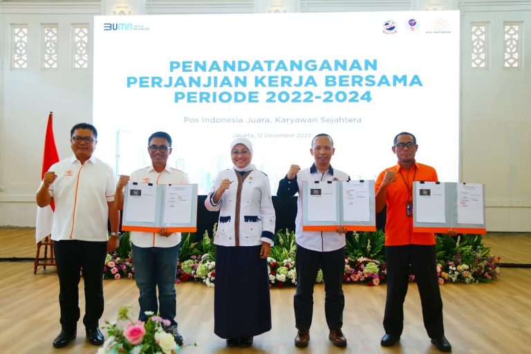 Menaker Saksikan Penandatanganan PKB Serikat Pekerja PT Pos Indonesia