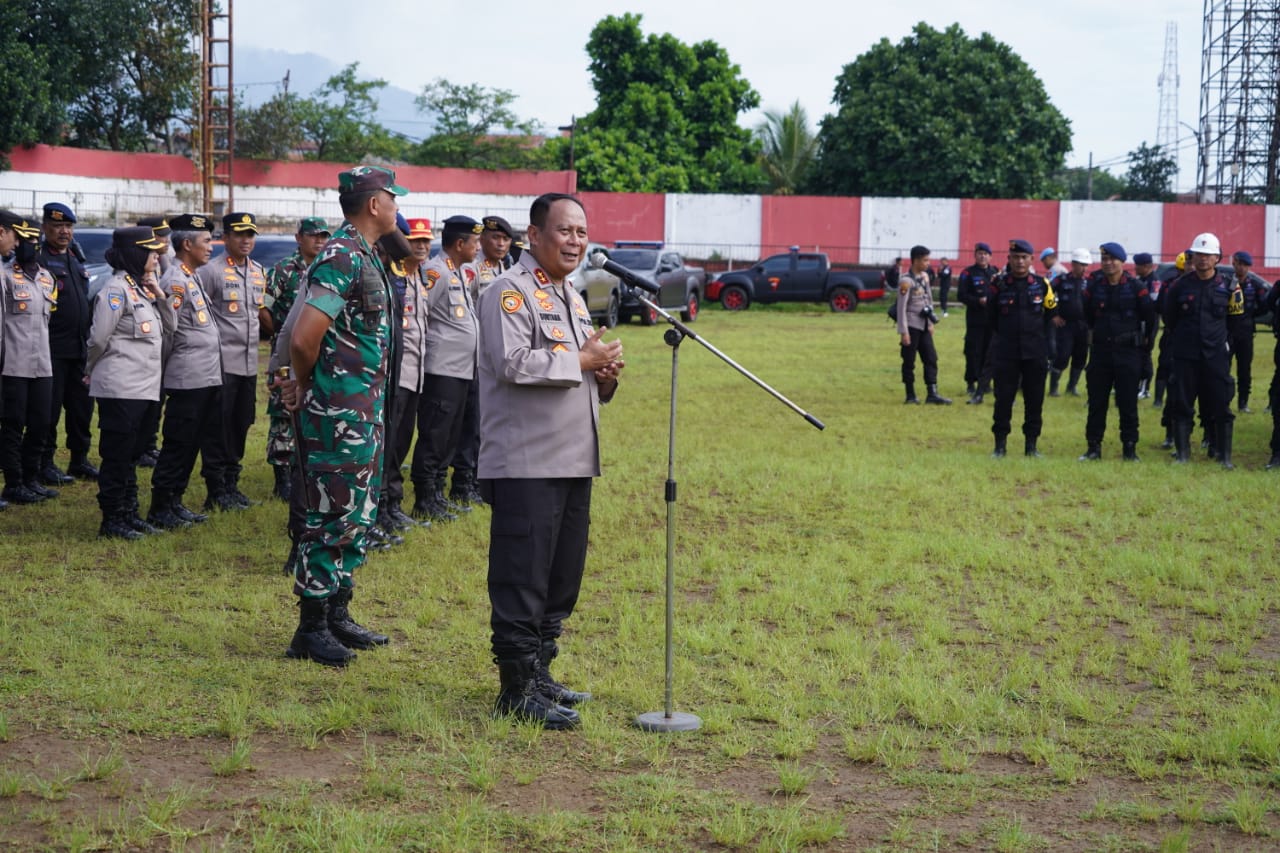 TNI-Polri Kerahkan Ribuan Personel, Bantu Masyarakat Korban Gempa Cianjur dalam Proses Recovery