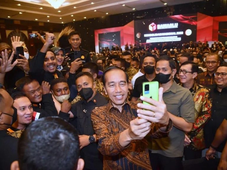 Jokowi Minta Bawaslu Laporkan Penghambat Penyusunan DPT Kepadanya