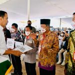 Presiden Serahkan Bantuan Stimulan Rumah Korban Gempa Cianjur
