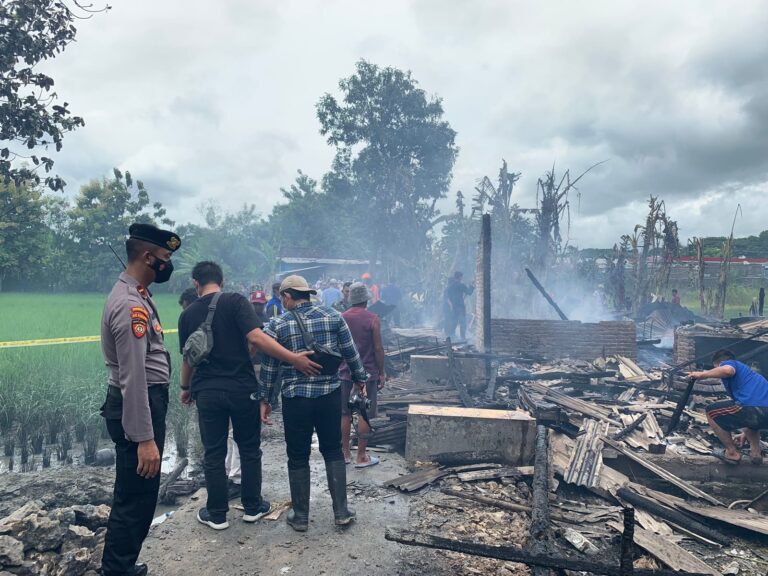 Polres Grobogan Selidiki Penyebab Kebakaran di Sebelah SPBU Godong