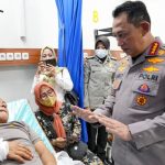 Kapolri Jenguk Korban Akibat Bom Bunuh Diri di Bandung
