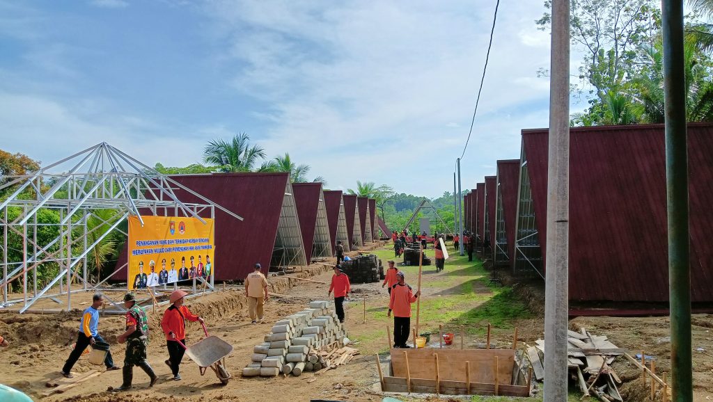 Pembangunan Huntara Desa Karanggintung 60 Persen