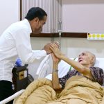 Presiden Jokowi Jenguk Try Sutrisno di RSPAD Gatot Soebroto