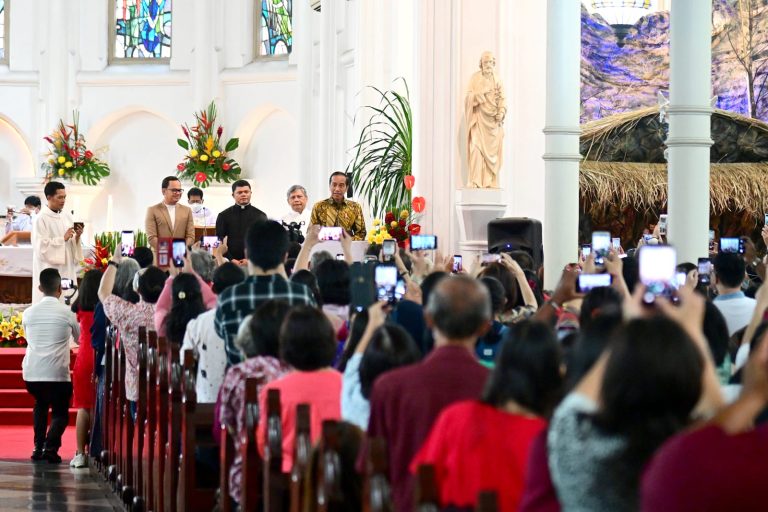 Kunjungi Gereja di Sekitar Kota Bogor, Presiden Ucapkan Selamat Natal untuk Umat Kristiani