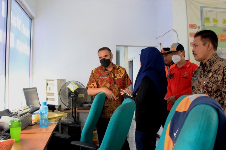 Jelang Libur Nataru, Bupati Brebes Tinjau Jembatan Timbang