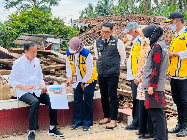 Tinjau SDN Sukamaju 1, Presiden Instruksikan Menteri PUPR Pembangunan Selesai dalam Tiga Bulan