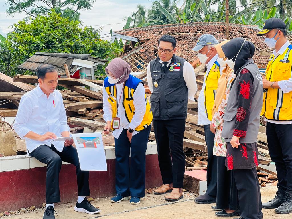 Tinjau SDN Sukamaju 1, Presiden Instruksikan Menteri PUPR Pembangunan Selesai dalam Tiga Bulan