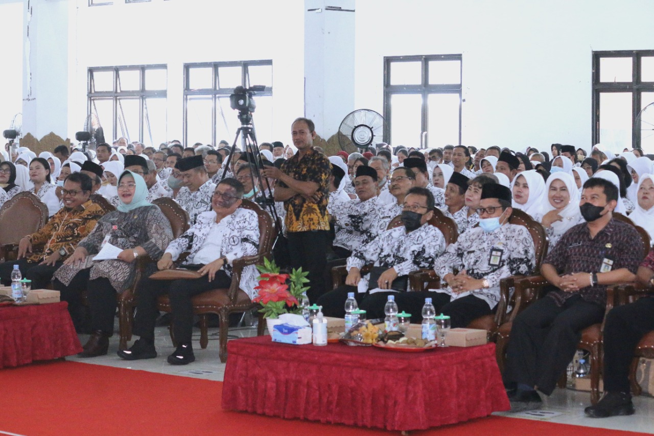 Kumpulkan Seluruh Guru, Bupati Yuni Tak Ingin Perundungan Terulang