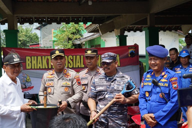 Polresta dan Kodim 0718/Pati serta Instansi Lainnya Kolaborasi Beri Bantuan kepada Korban Banjir Bandang