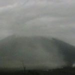 Gunung Semeru Semburkan 24 Letusan pada Jumat Dini Hari