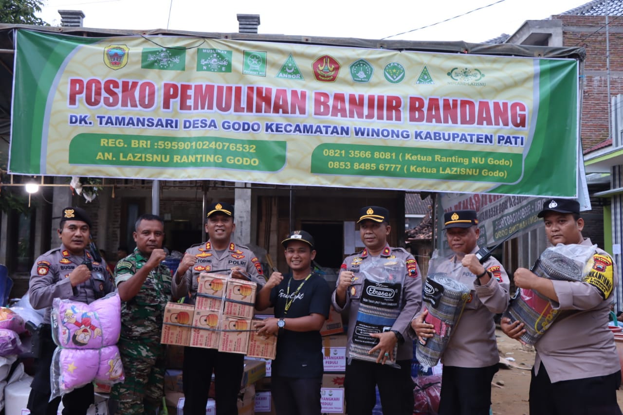 Polresta Pati Salurkan Bansos Tahap 5 kepada Masyarakat Terdampak Banjir Bandang