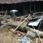 Diguyur Hujan Deras, Dua Rumah Warga Desa Pendem Ngaringan Amblas