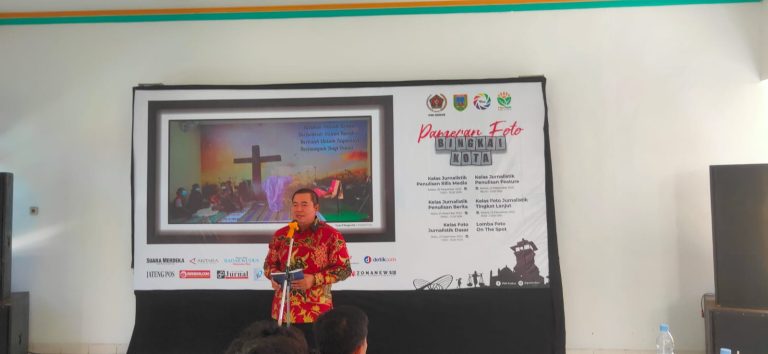 Pameran Foto “Bingkai Kota” PWI Kudus Dibuka, Ketua DPRD Kudus: Semoga Rutin Menggelar Lagi