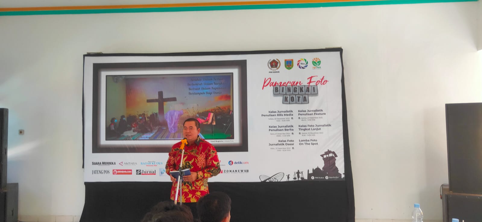 Pameran Foto “Bingkai Kota” PWI Kudus Dibuka, Ketua DPRD Kudus: Semoga Rutin Menggelar Lagi
