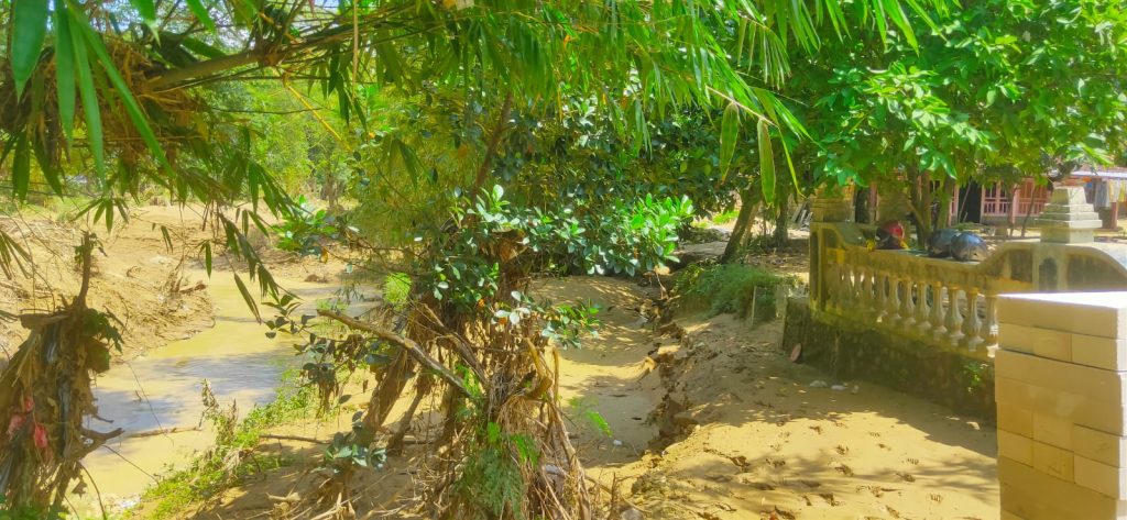 Salah satu akses jalan desa yang terputus akibat banjir bandang yang menerjang Desa Godo akhir November lalu (Foto: Iby/KanalMuria)