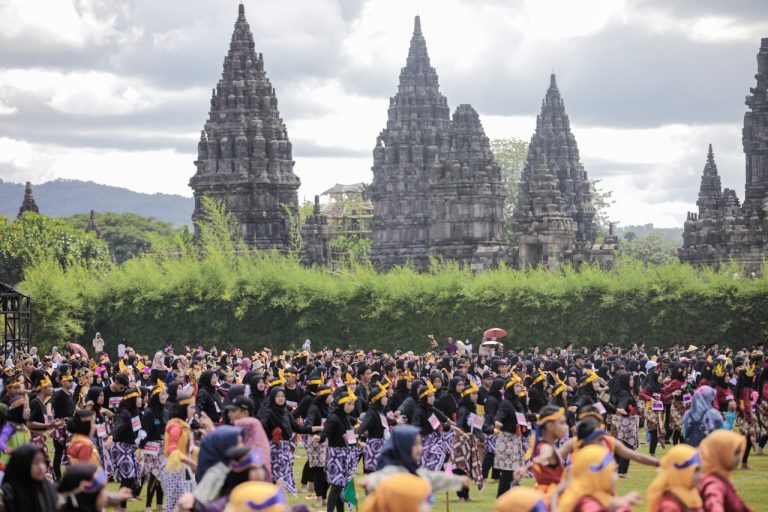 Jogja Menari di TWC Prambanan Aktivasi Pariwisata di Yogyakarta