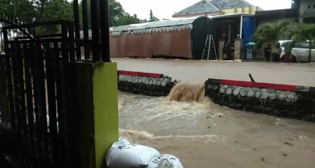 Intensitas Hujan Tinggi Jebolkan Tanggul di Desa Termulus