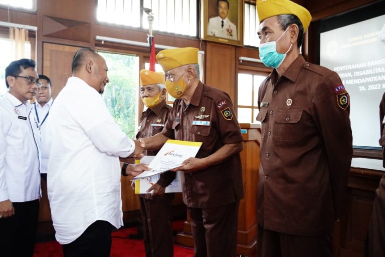 Ratusan Veteran dan Penyandang Disabilitas Mendapat Bantuan dari Pemkab Pati