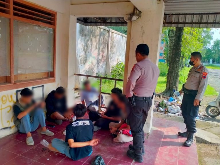Aparat Polres Grobogan Bubarkan yang Sekelompok Pelajar yang Kepergok Pesta Miras di Depan Stadion Krida Bhakti