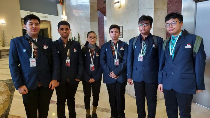 Lima Siswa Indonesia Bawa Pulang Medali dari Olimpiade Sains Internasional di Kolombia