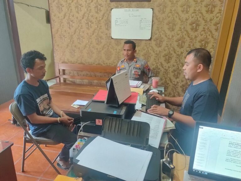 Curi Mesin Motor, Kepergok Korban, Langsung Digelandang ke Mapolsek (Foto: Dok Humas Polres Sragen)