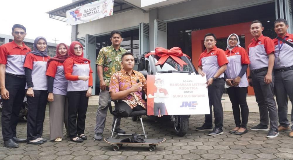 JNE Peduli, Bantu Motor Listrik Roda Tiga, untuk Guru SLB Difabel