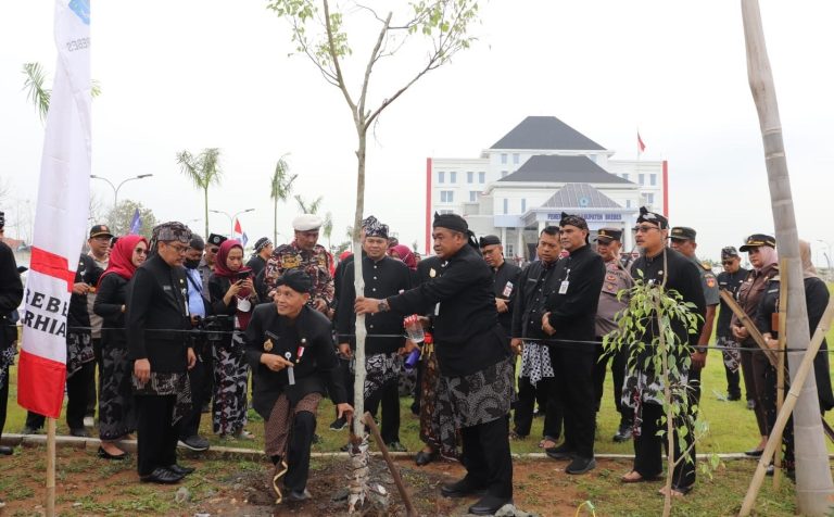 Nguri-Uri Budaya, Pemkab Brebes Tanam 5 Pohon Sarat Makna