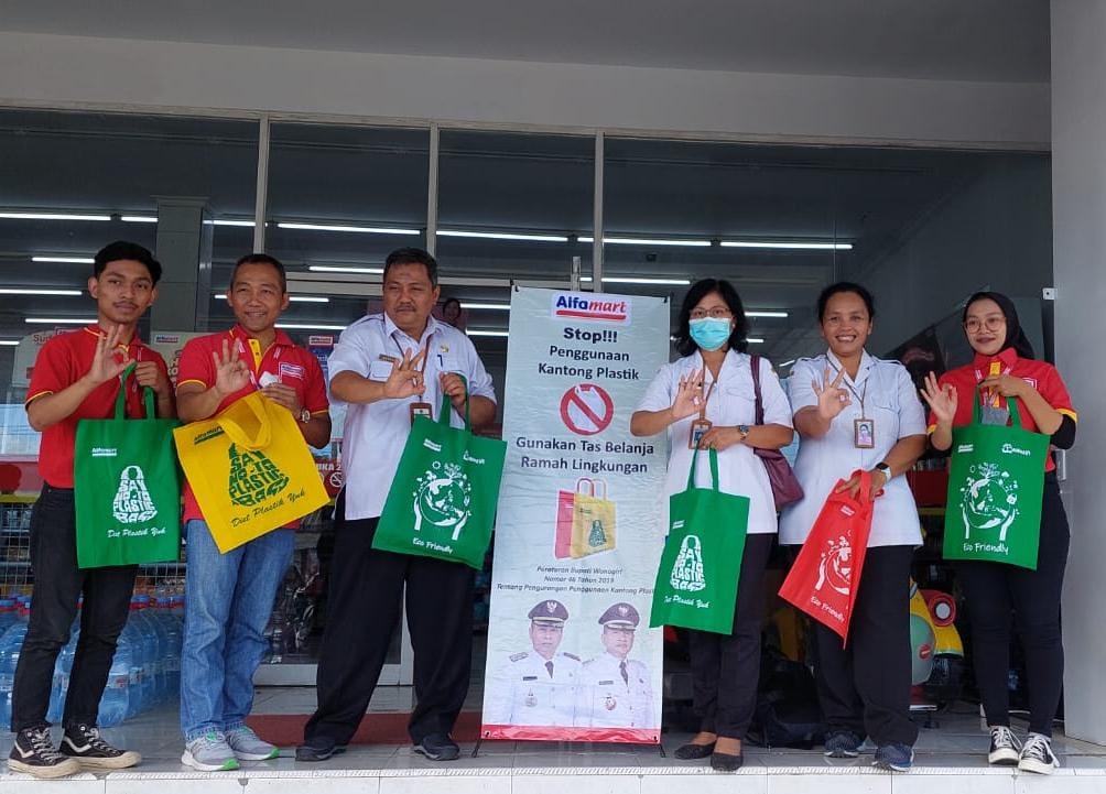 DLH Wonogiri Sosialisasikan Kantong Belanja Ramah Lingkungan