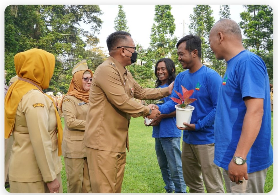 Apel Penyerahan Sertifikat Aset Tanah, Bibit Aglaonema dan Apresiasi Pelapor Tercepat LHKPN
