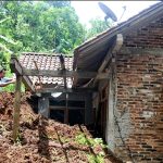 Tanah Longsor Menerjang, Rumah Empat Warga Salaman Rusak