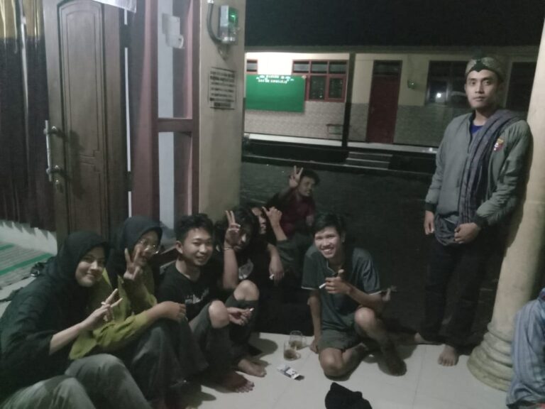 Tujuh Mahasiswa yang Tersesat di Hutan Doro Ditemukan Selamat