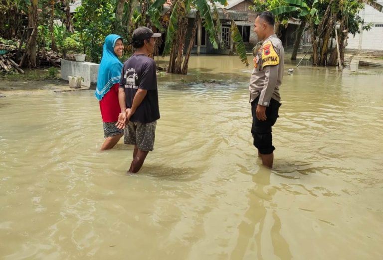 Banjir Berhari-hari di Brati Belum Surut, Kapolsek: Kasihan Masyarakat