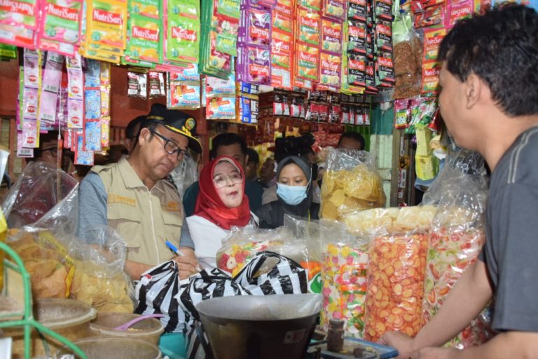 Tekan Inflasi, Bupati Husein Lakukan Operasi Pasar Beras
