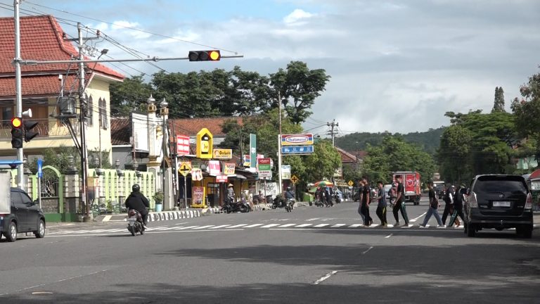 Pasang Dua Pelican Crossing, Mudahkan Pejalan Kaki Menyeberang