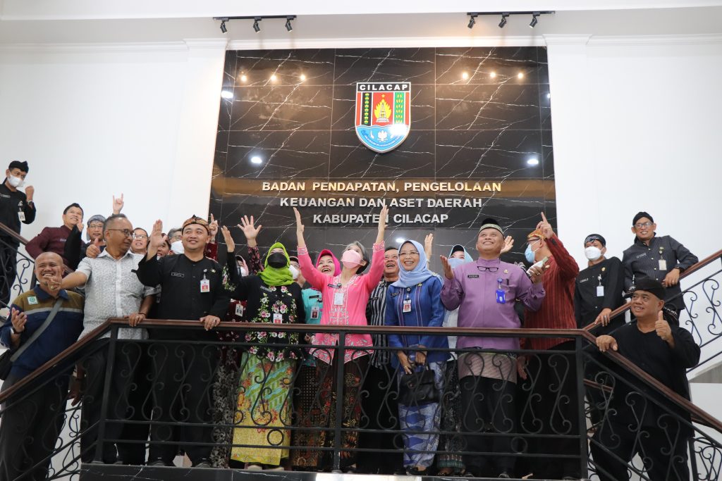 Resmikan Gedung BPPKAD, Pj Bupati : Pendapatan Harus Naik