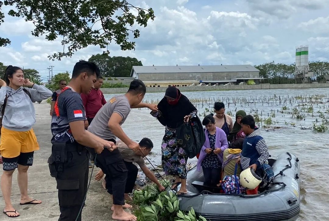 Masih Terendam Banjir, Sebagian Warga Dukuh Goleng, Akhirnya Bersedia Dievakuasi