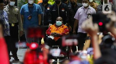 KPK Sita Sejumlah Mobil Mewah Milik Lukas Enembe