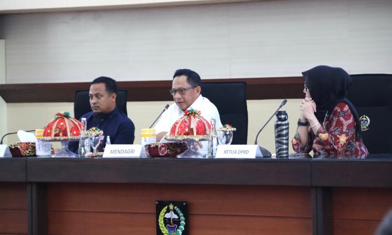 Kendalikan Inflasi, Mendagri Minta Pemda Jaga Harga dan Ketersediaan Barang