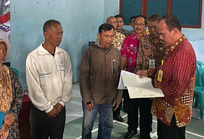 BPN Serahkan 750 Sertifikat Aset Tanah PTSL di Kelurahan Jlamprang