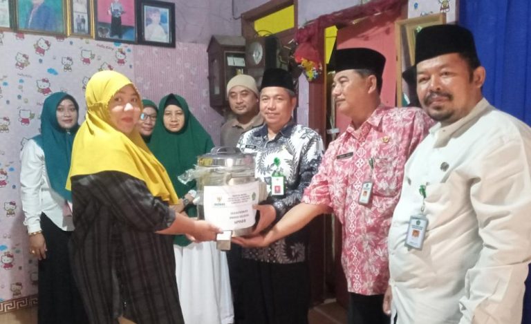 UPZ Kemenag Bantu Alat Produksi untuk Belasan UMKM Halal