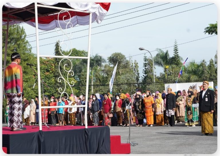Kenakan Pakaian Adat Nusantara, Kemenag Salatiga Peringati HAB ke-77
