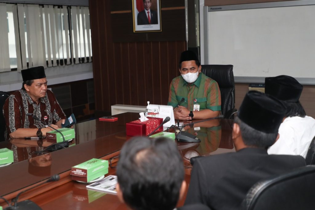 Gus Yasin Apresiasi Sandal Nusantara, yang Bekali Ilmu Agama pada Orang Jalanan
